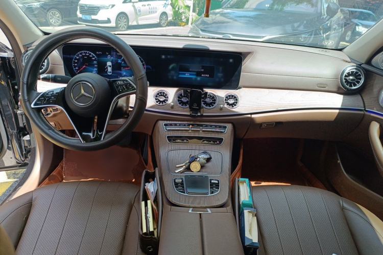Used Mercedes-Benz E-Class 2021 E 300 L Luxury Model Center Console