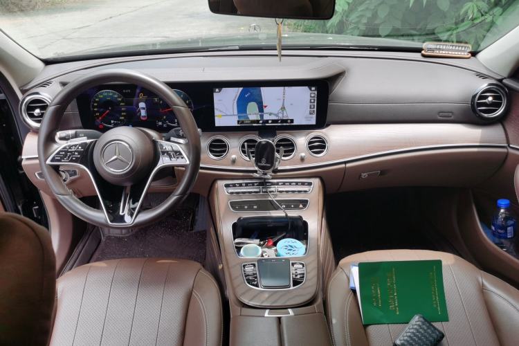 Used Mercedes-Benz E-Class 2021 E 300 L Luxury Model Center Console