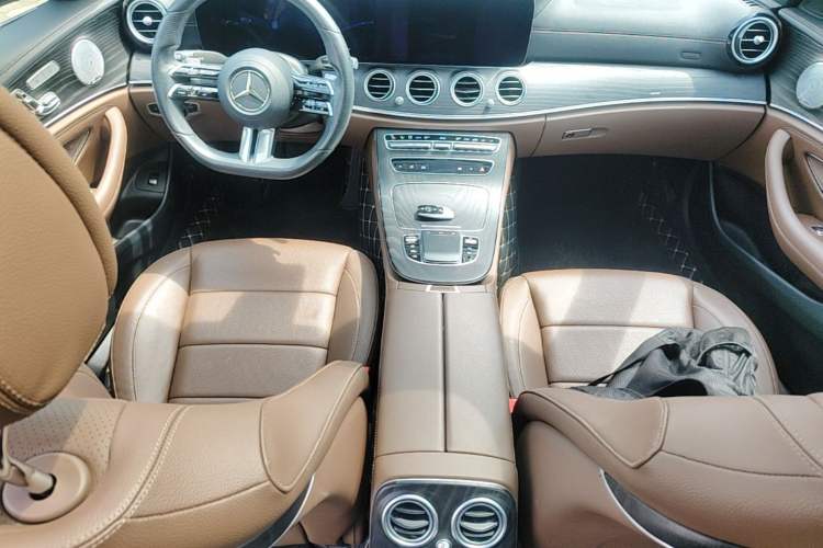 Used Mercedes-Benz E-Class 2021 E 300 L Sport Luxury Edition Center Console