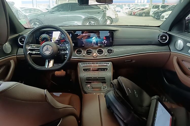 Used Mercedes-Benz E-Class 2021 E 300 L Sport Luxury Edition Center Console