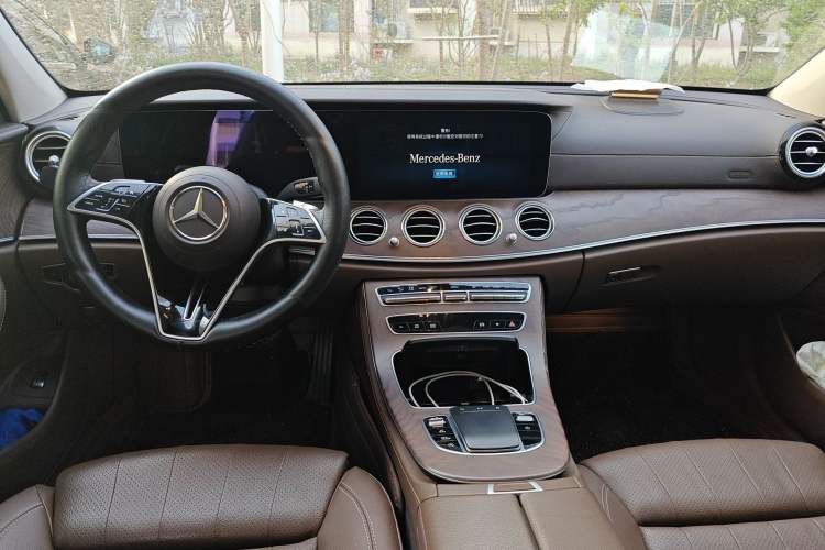 Used Mercedes-Benz E-Class 2021 E 260 L Center Console