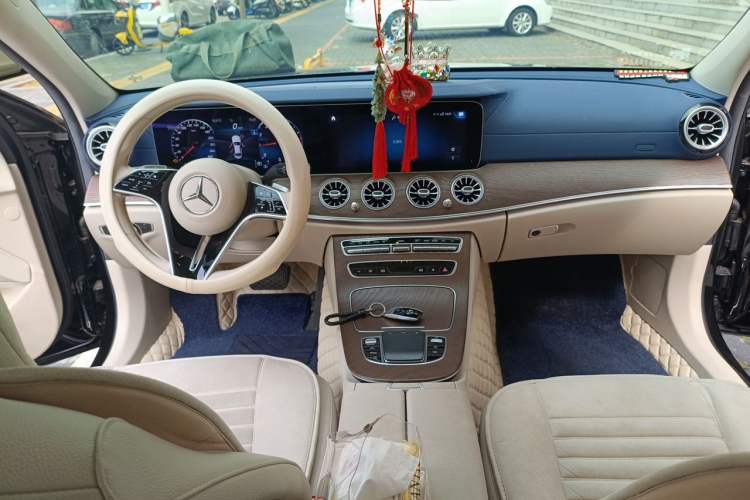 Used Mercedes-Benz E-Class 2021 Restyled E 300 L Luxury Edition Center Console