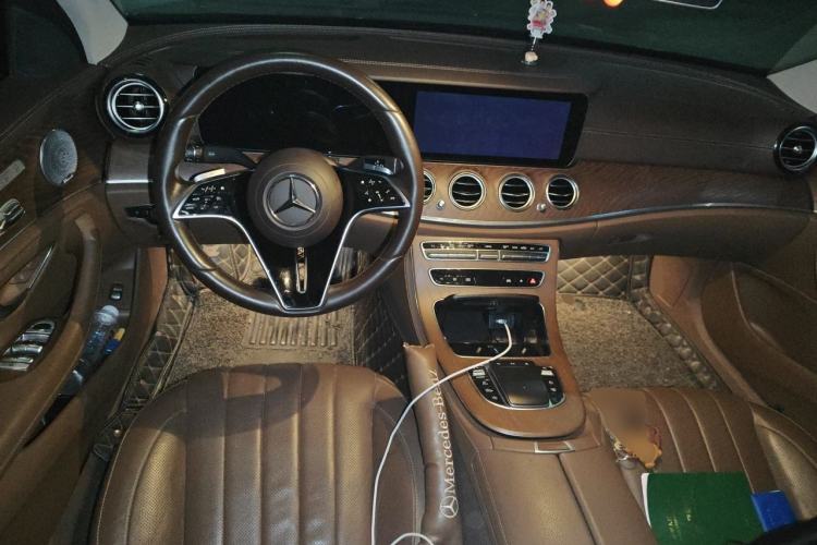 Used Mercedes-Benz E-Class 2021 E 300 L Premium Edition Center Console