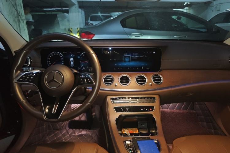 Used Mercedes-Benz E-Class 2021 E 300 L Luxury Model Center Console