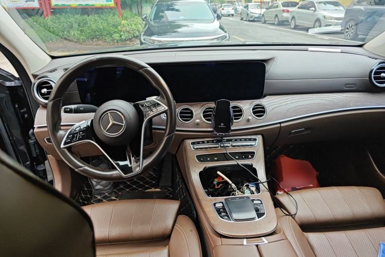 Used Mercedes-Benz E-Class 2021 E 260 L 4MATIC Center Console
