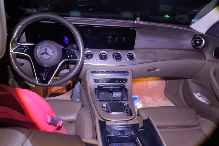 Used Mercedes-Benz E-Class 2021 E 260 L Center Console