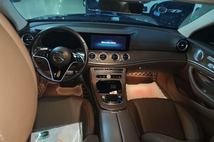 Used Mercedes-Benz E-Class 2021 E 300 L Luxury Model Center Console