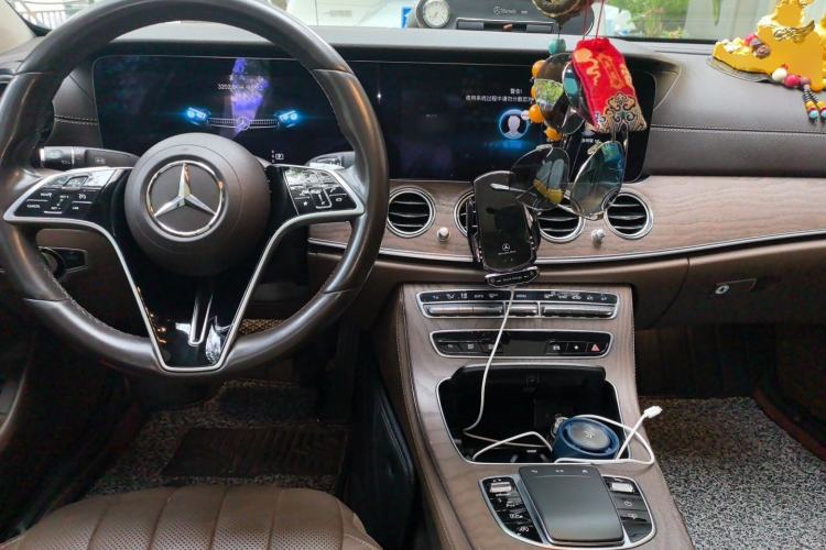 Used Mercedes-Benz E-Class 2021 E 300 L Premium Edition Center Console