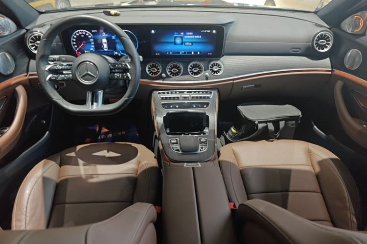 Used Mercedes-Benz E-Class 2021 E 300 L Sport Luxury Edition Center Console
