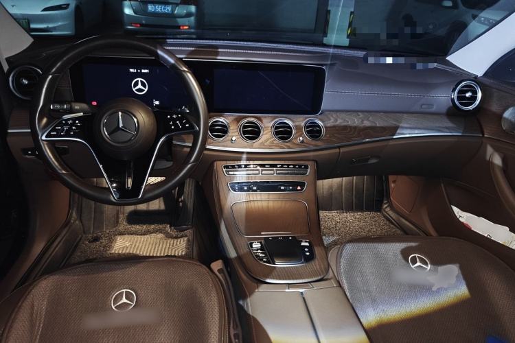 Used Mercedes-Benz E-Class 2021 Restyled E 300 L Luxury Edition Center Console