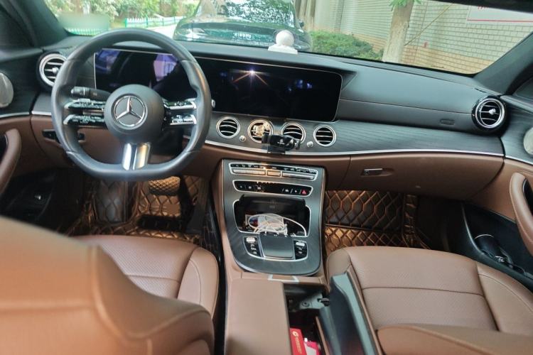 Used Mercedes-Benz E-Class 2021 E 300 L Sport Luxury Edition Center Console