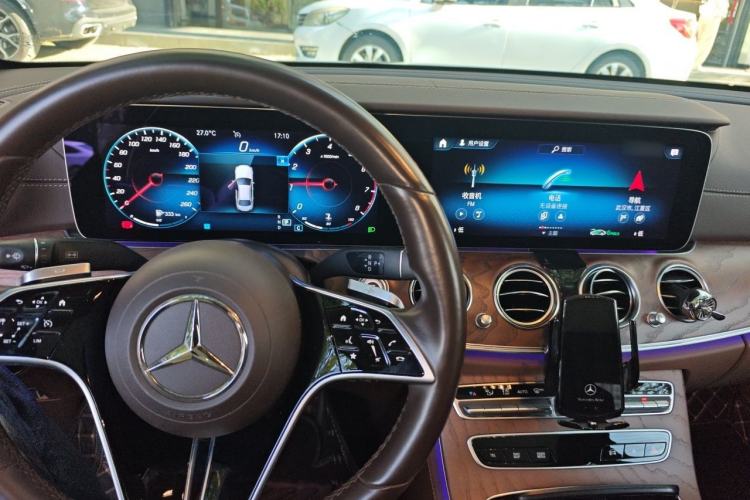 Used Mercedes-Benz E-Class 2021 Restyled E 300 L Luxury Edition Center Console
