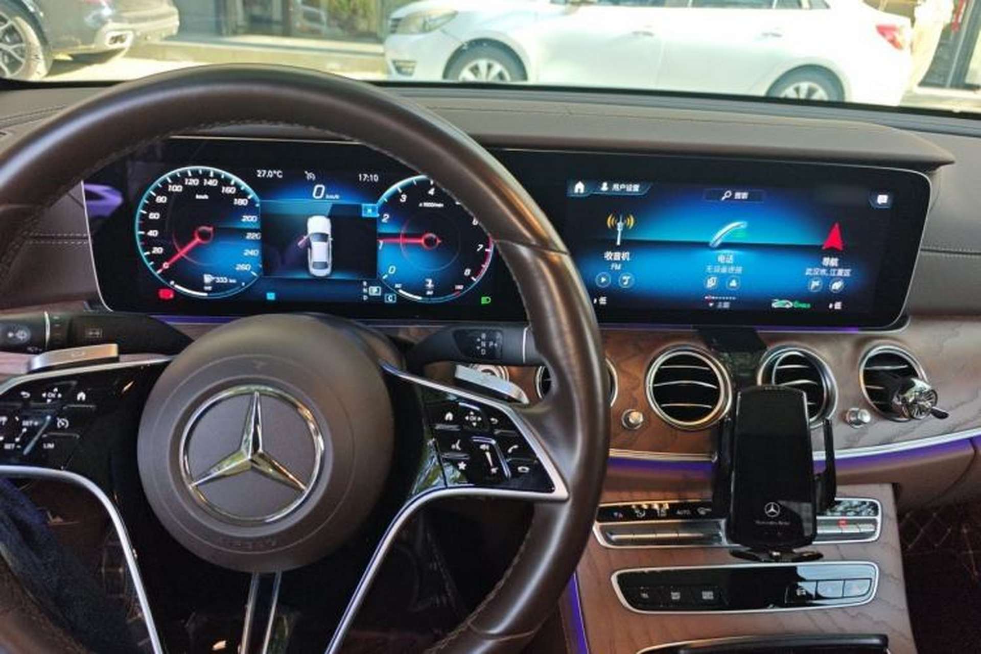 Used Mercedes-Benz E-Class 2021 Restyled E 300 L Luxury Edition Center Console