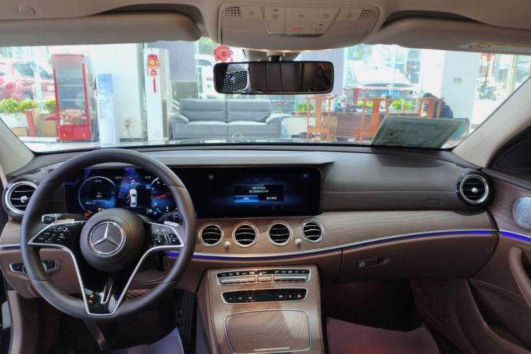 Used Mercedes-Benz E-Class 2021 E 300 L Luxury Model Center Console