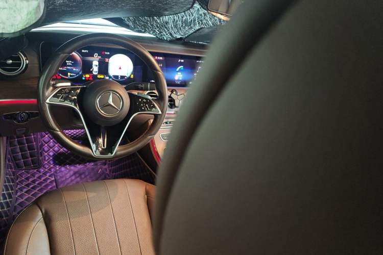 Used Mercedes-Benz E-Class 2021 E 300 L Luxury Model Center Console