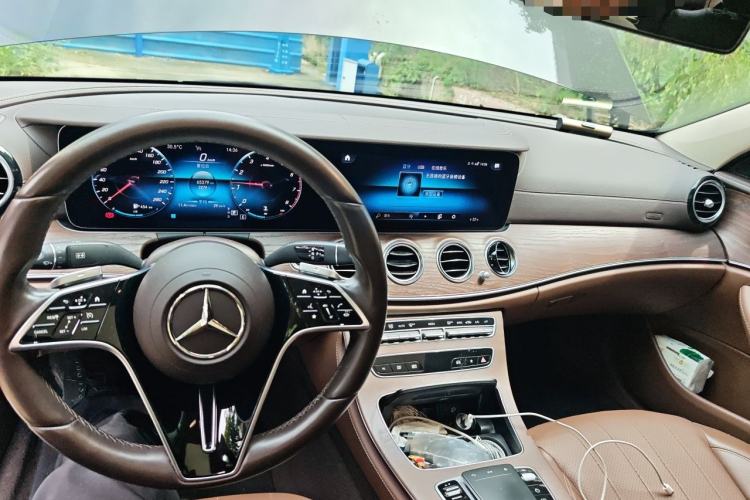 Used Mercedes-Benz E-Class 2021 E 300 L Luxury Model Center Console