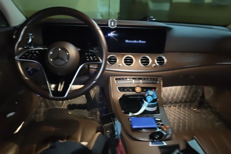 Used Mercedes-Benz E-Class 2021 E 300 L Premium Edition Center Console