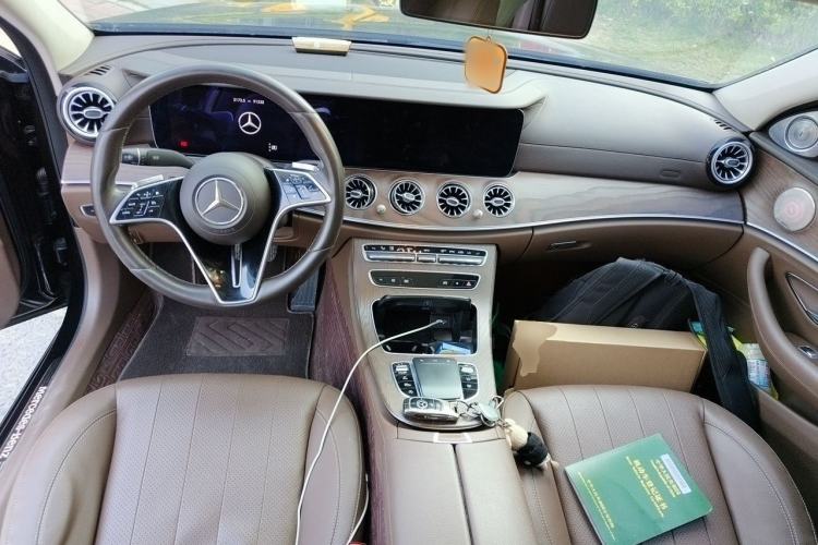 Used Mercedes-Benz E-Class 2021 E 300 L Luxury Model Center Console