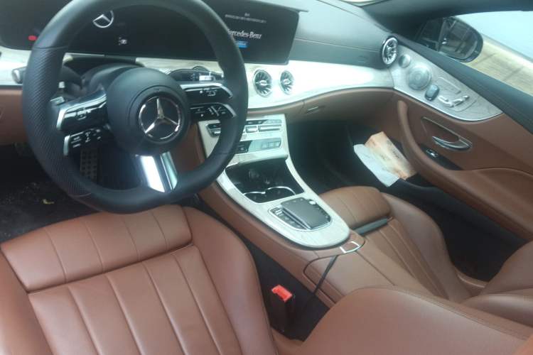Used Mercedes-Benz E-Class 2021 E 300 Coupe Center Console