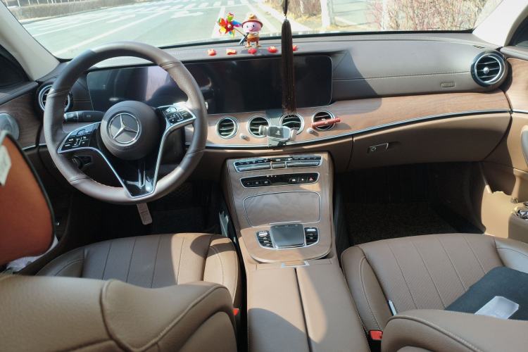 Used Mercedes-Benz E-Class 2021 Restyled E 300 L Luxury Edition Center Console
