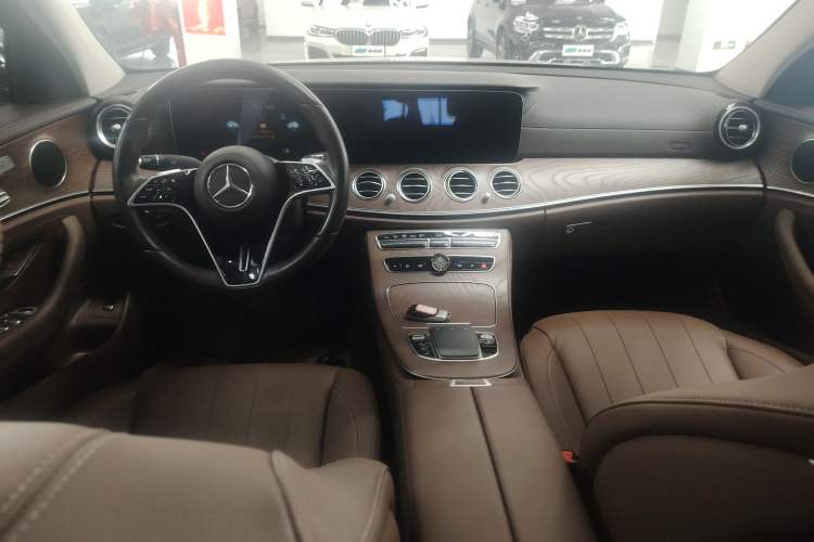 Used Mercedes-Benz E-Class 2021 Facelift E 300 L Stylish Edition Center Console