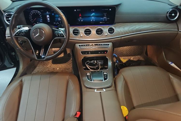 Used Mercedes-Benz E-Class 2021 Restyled E 300 L Luxury Edition Center Console