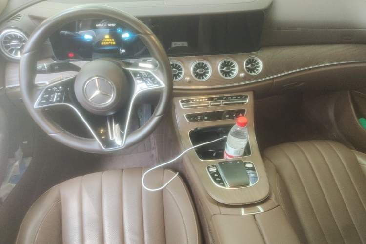 Used Mercedes-Benz E-Class 2021 E 300 L Premium Edition Center Console