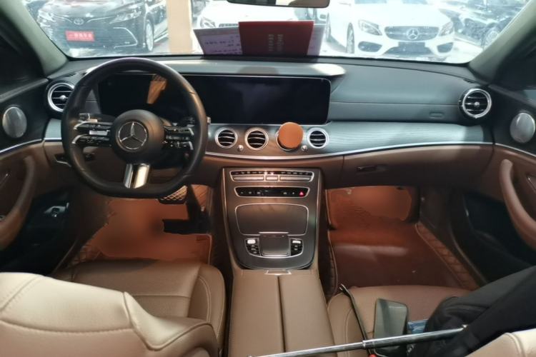 Used Mercedes-Benz E-Class 2021 Restyled E 300 L Sport Luxury Edition Center Console