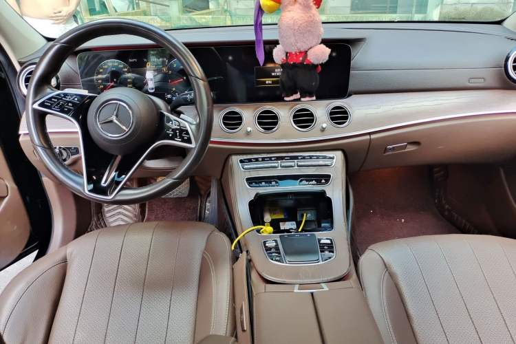 Used Mercedes-Benz E-Class 2021 E 300 L Luxury Model Center Console