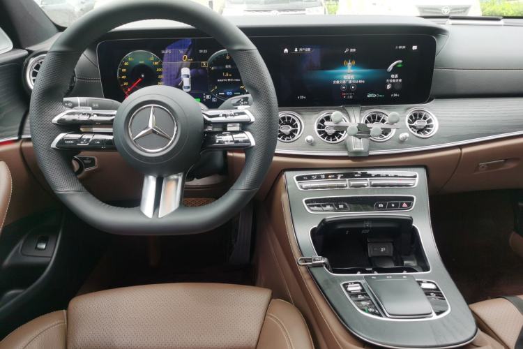 Used Mercedes-Benz E-Class 2021 E 260 L Sport 4MATIC Center Console