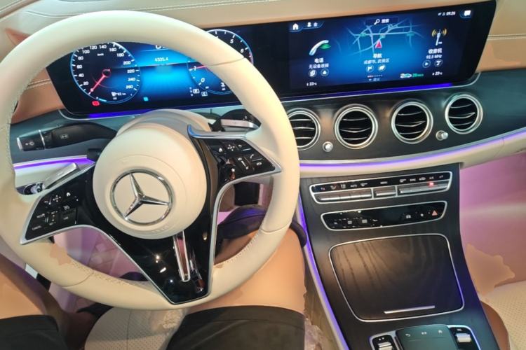 Used Mercedes-Benz E-Class 2021 E 300 L Luxury Model Center Console