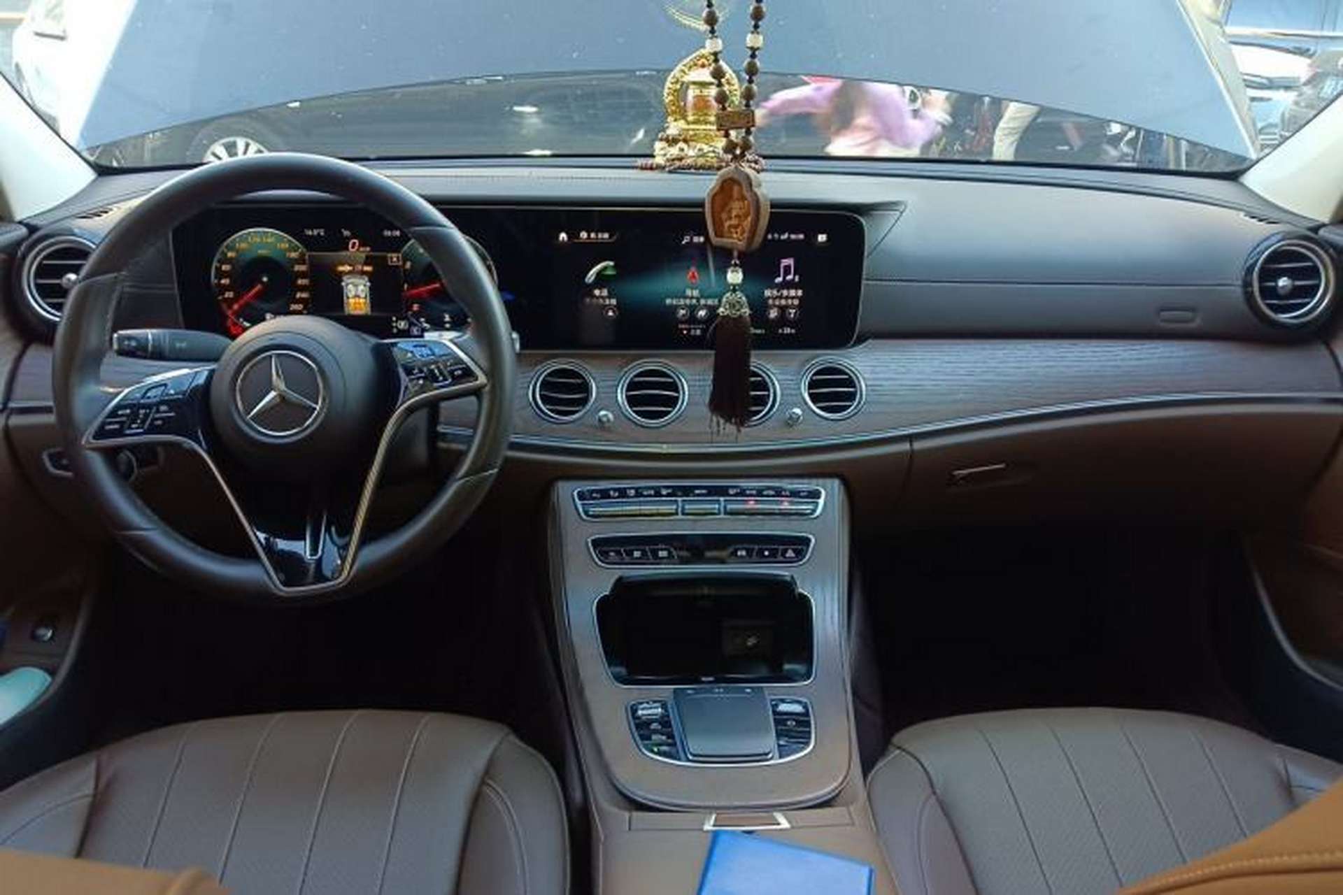 Used Mercedes-Benz E-Class 2021 E 300 L Stylish Model Center Console