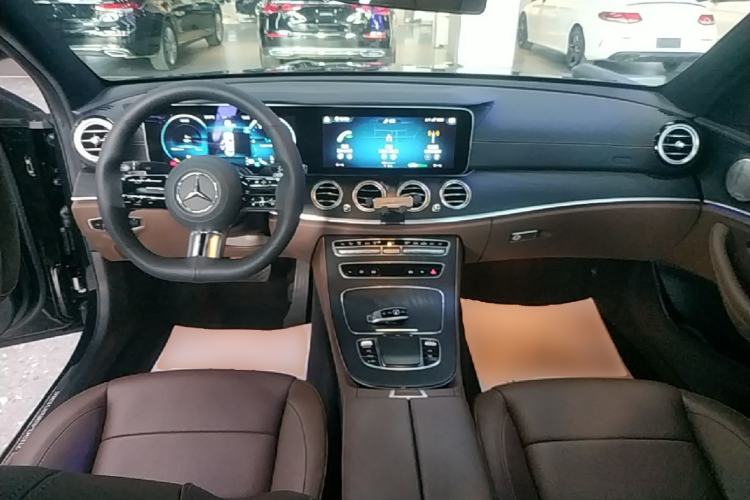 Used Mercedes-Benz E-Class 2021 Restyled E 300 L Sport Luxury Edition Center Console