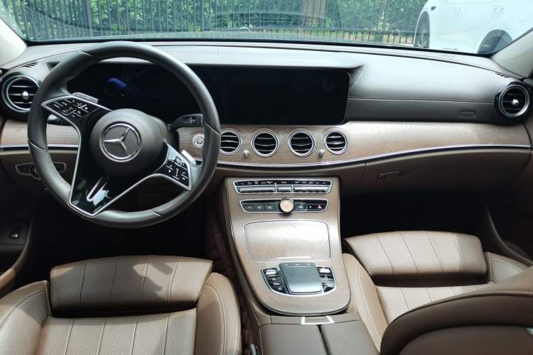 Used Mercedes-Benz E-Class 2021 Facelift E 260 L Center Console