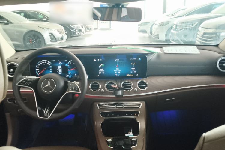 Used Mercedes-Benz E-Class 2021 E 300 L Luxury Model Center Console