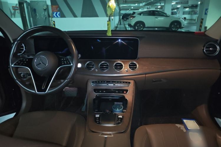 Used Mercedes-Benz E-Class 2021 E 300 L Luxury Model Center Console