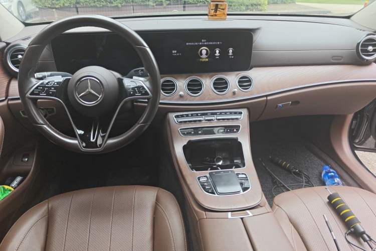 Used Mercedes-Benz E-Class 2021 Facelift E 300 L Stylish Edition Center Console