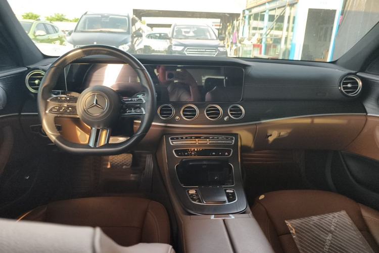 Used Mercedes-Benz E-Class 2021 E 300 L Sport Luxury Edition Center Console