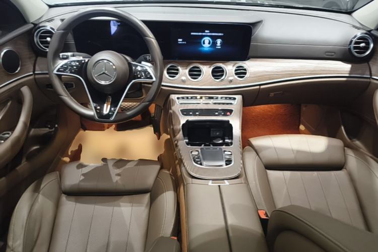 Used Mercedes-Benz E-Class 2021 E 260 L Center Console