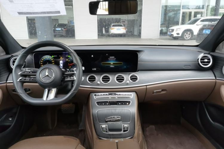 Used Mercedes-Benz E-Class 2021 E 300 L Sport Luxury Edition Center Console