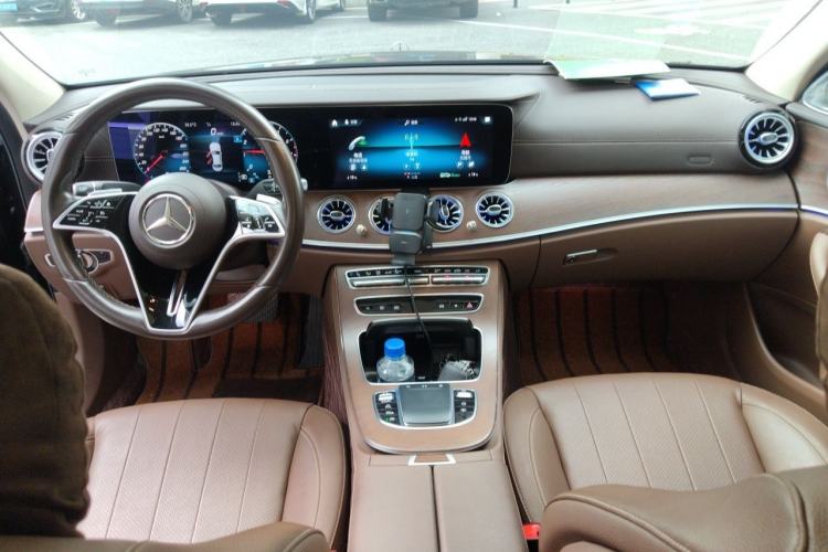 Used Mercedes-Benz E-Class 2021 E 300 L Luxury Model Center Console