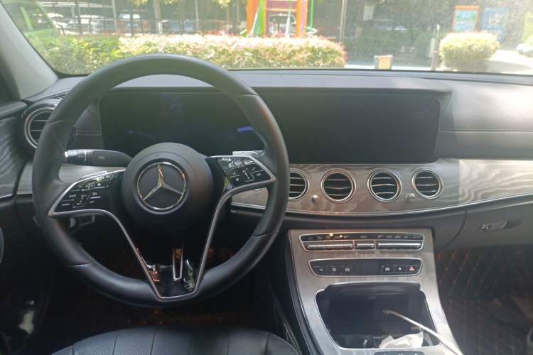 Used Mercedes-Benz E-Class 2021 E 300 L Luxury Model Center Console