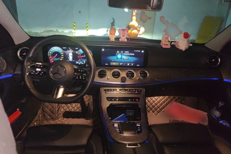 Used Mercedes-Benz E-Class 2021 Restyled E 300 L Luxury Edition Center Console
