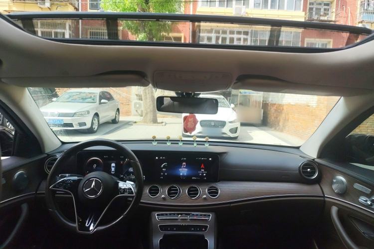 Used Mercedes-Benz E-Class 2021 Facelift E 300 L Stylish Edition Center Console