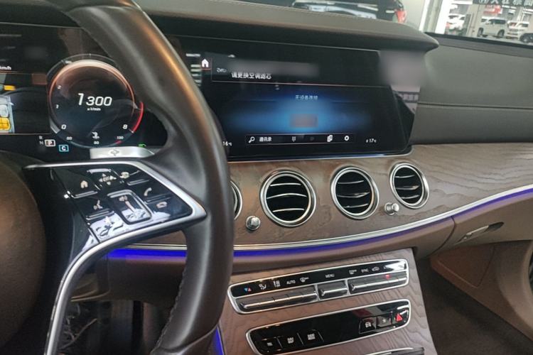 Used Mercedes-Benz E-Class 2021 Restyled E 300 L Luxury Edition Center Console