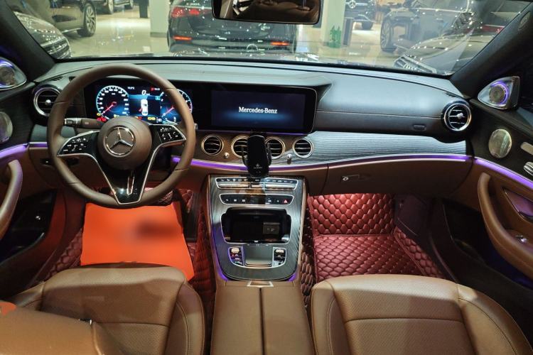 Used Mercedes-Benz E-Class 2021 Facelift E 300 L Stylish Edition Center Console