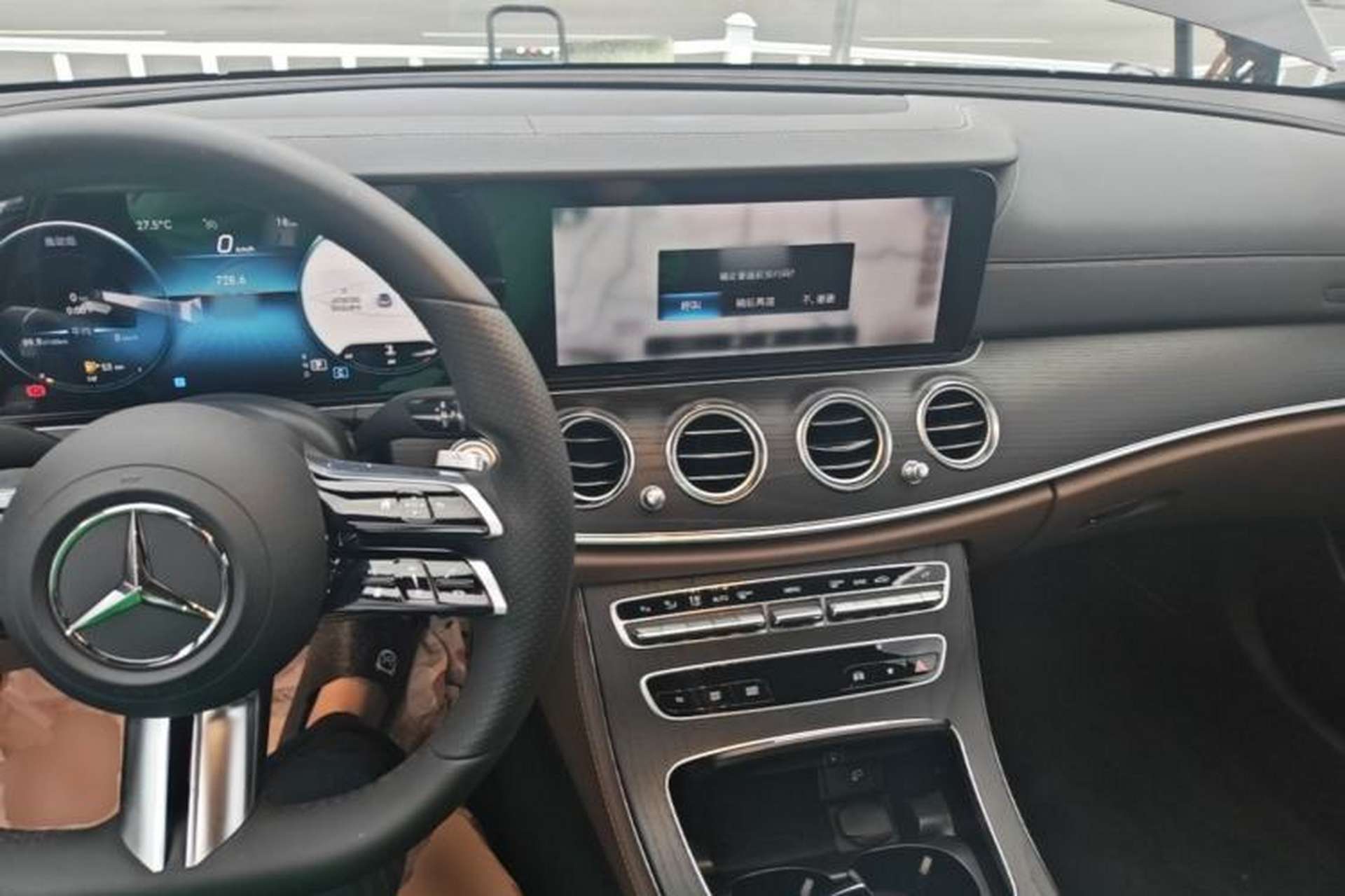 Used Mercedes-Benz E-Class 2021 Restyled E 300 L Sport Luxury Edition Center Console