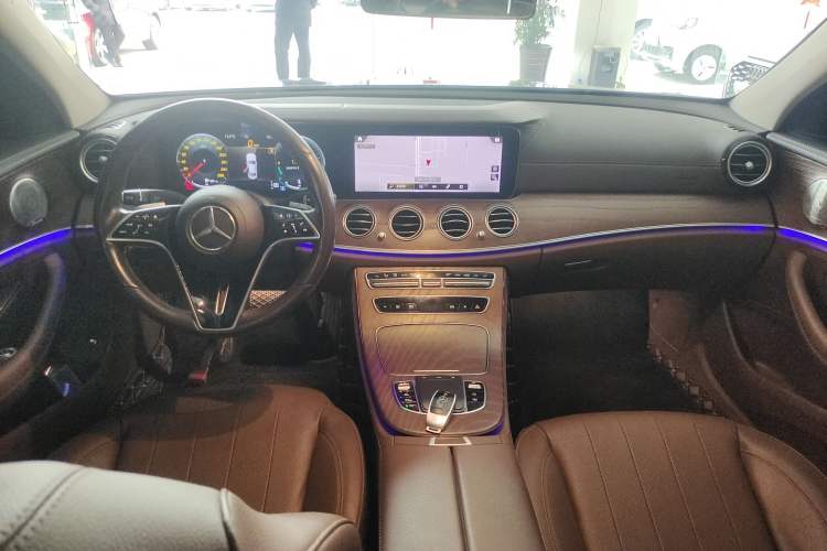 Used Mercedes-Benz E-Class 2021 E 300 L Luxury Model Center Console