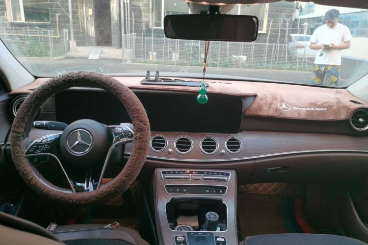 Used Mercedes-Benz E-Class 2021 Facelift E 300 L Stylish Edition Center Console