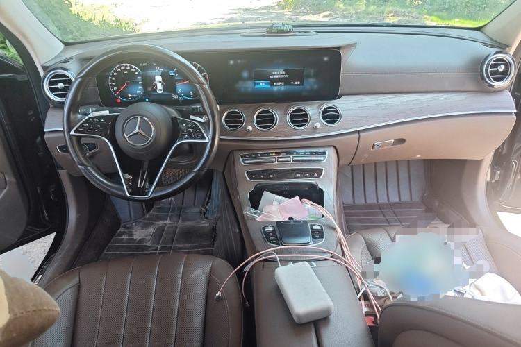Used Mercedes-Benz E-Class 2021 E 300 L Premium Edition Center Console